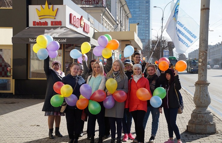 Всемирный день добровольца (волонтера) в России