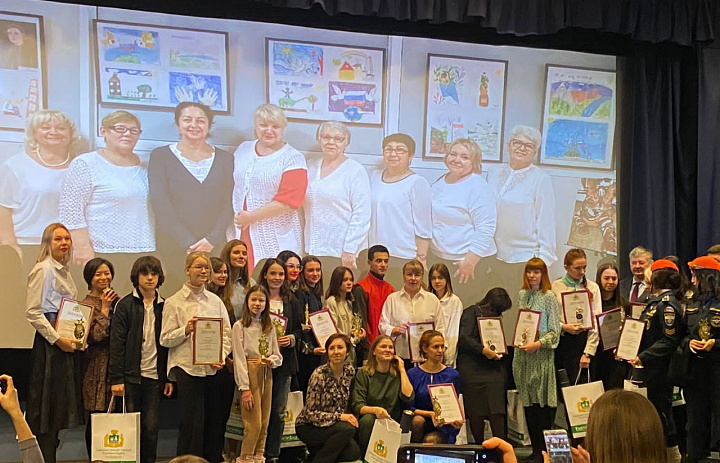 Торжественная церемония награждения	 победителей награждения победителей городского конкурса «Волонтер – 2022»